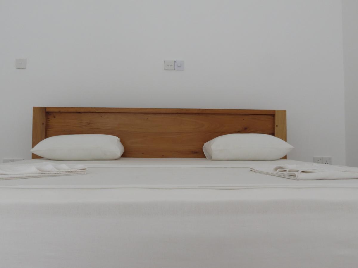 Mountain Wave Hotel And Surfshop Hikkaduwa Esterno foto