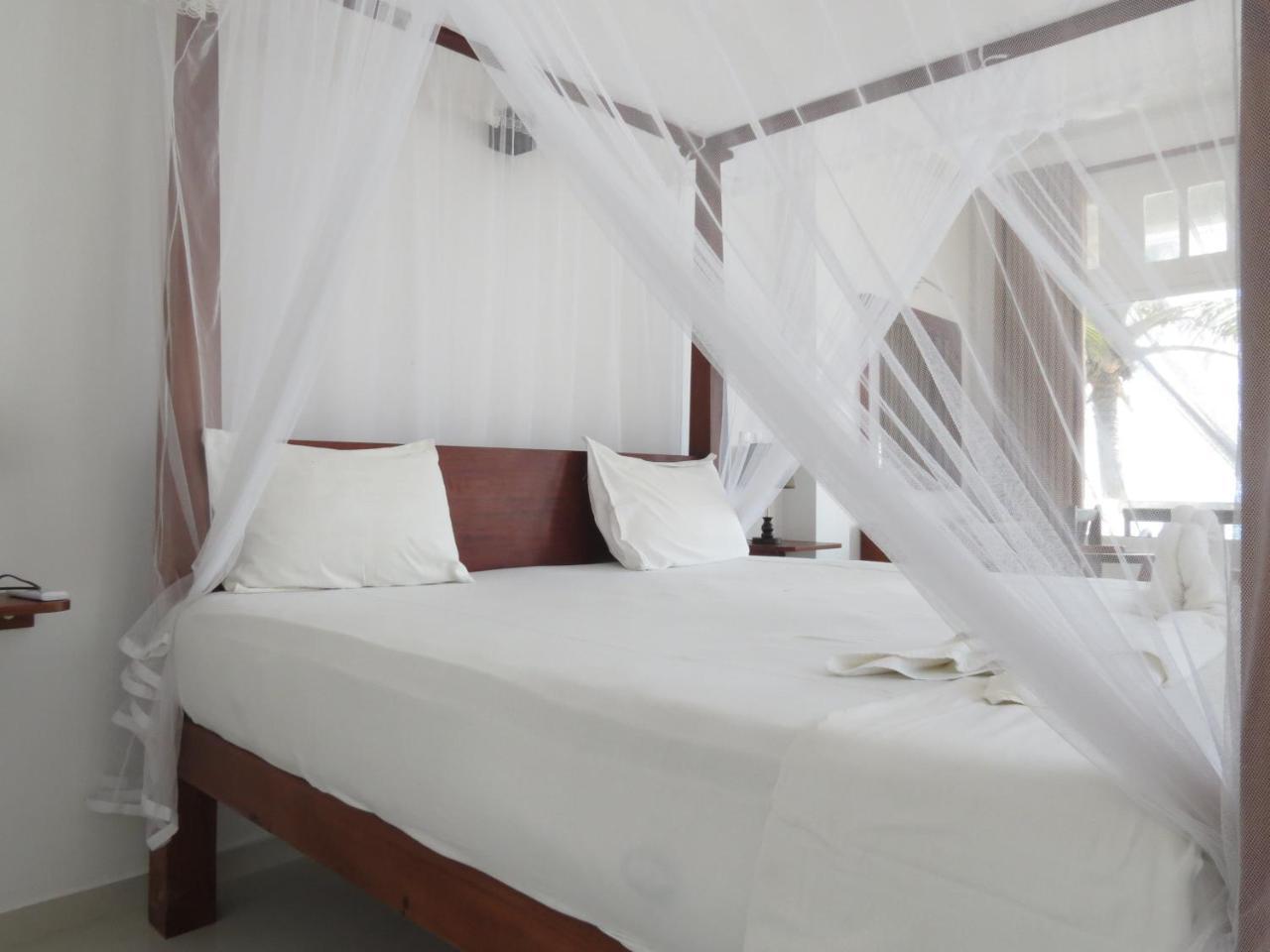 Mountain Wave Hotel And Surfshop Hikkaduwa Esterno foto
