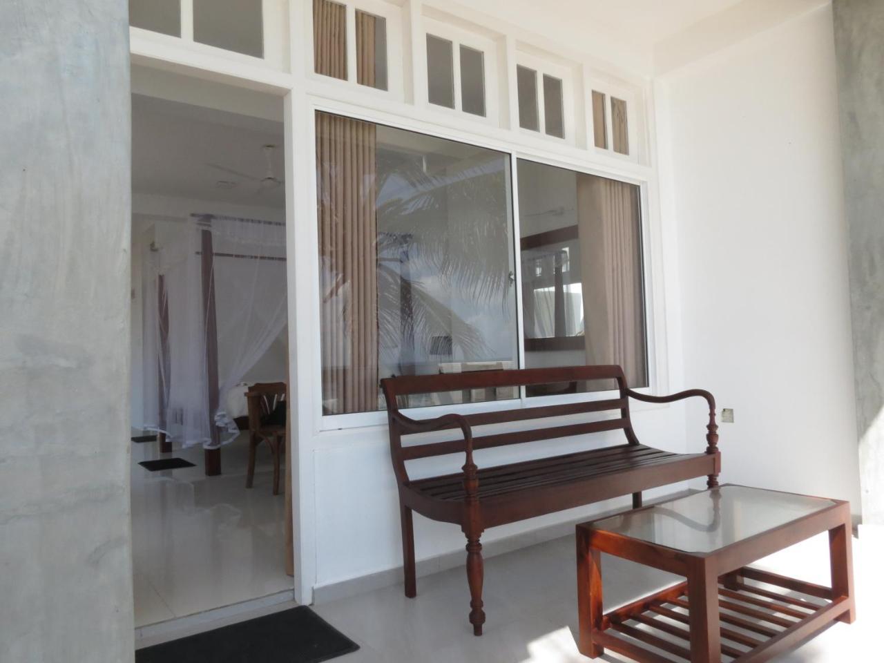 Mountain Wave Hotel And Surfshop Hikkaduwa Esterno foto