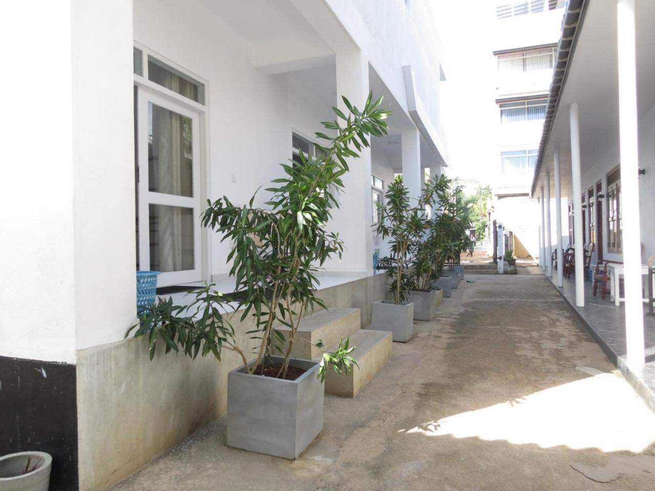 Mountain Wave Hotel And Surfshop Hikkaduwa Esterno foto